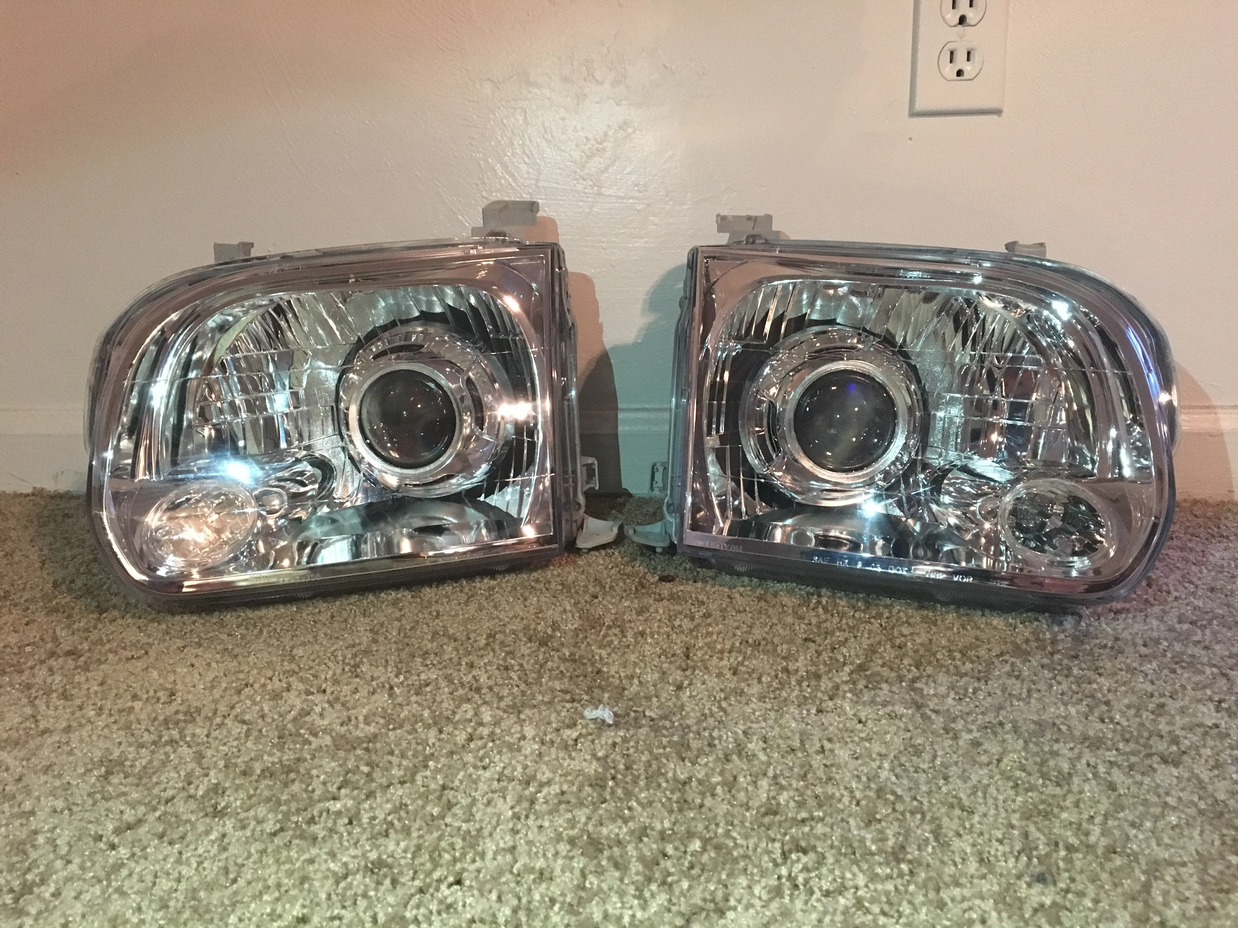 SRQ Fab LED Retrofit Headlights - Switchback Halos For Tundra (2005-2006) - Image 2