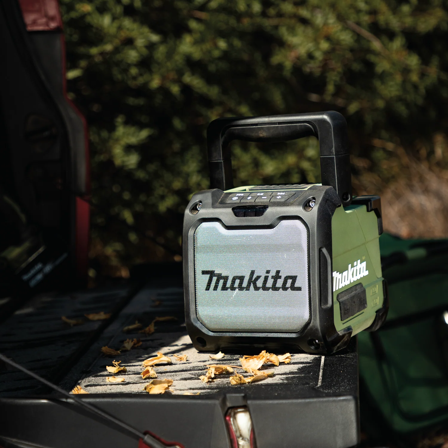 Makita Outdoor Adventure 18V Cordless/Corded Bluetooth Speaker - Image 4