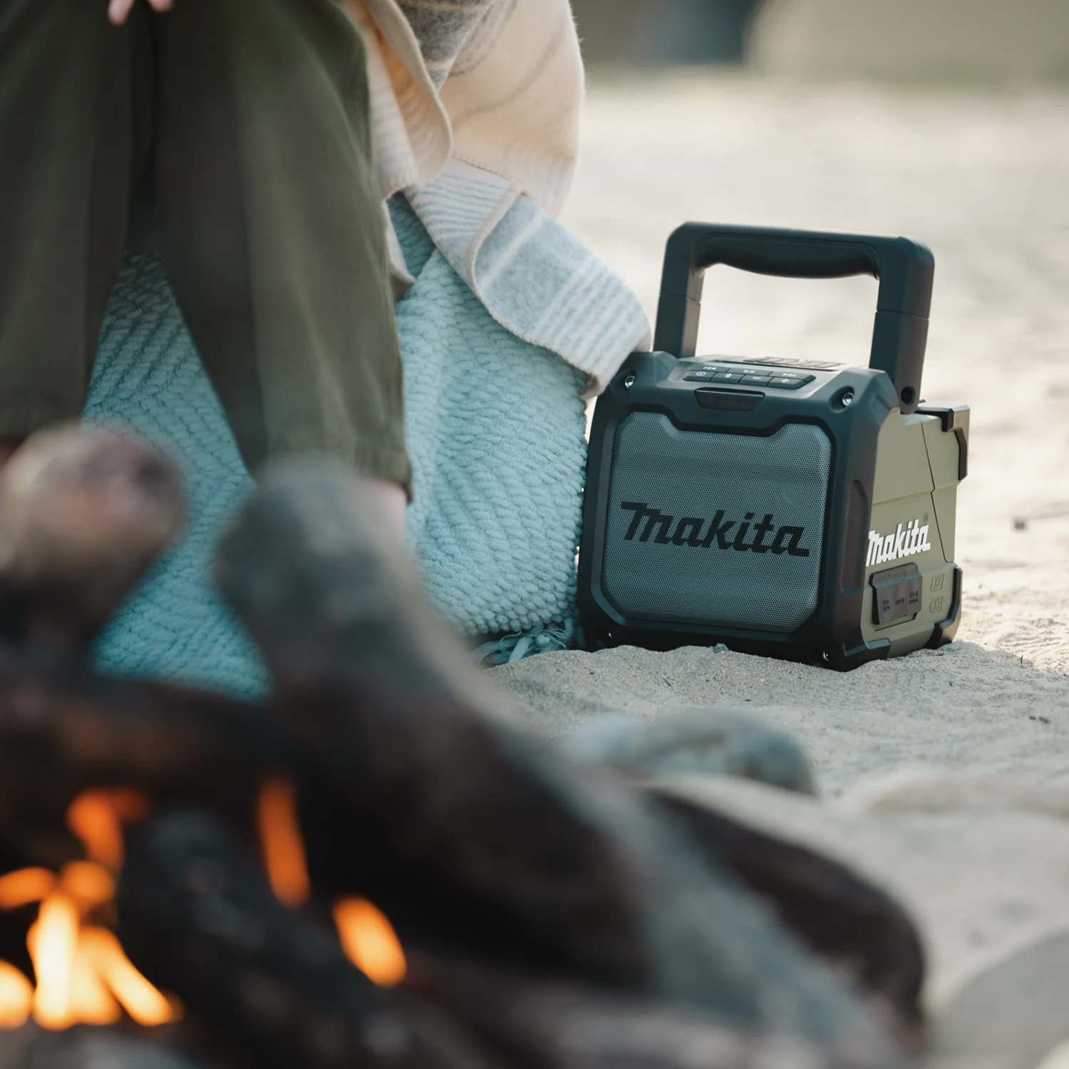 Makita Outdoor Adventure 18V Cordless/Corded Bluetooth Speaker - Image 6