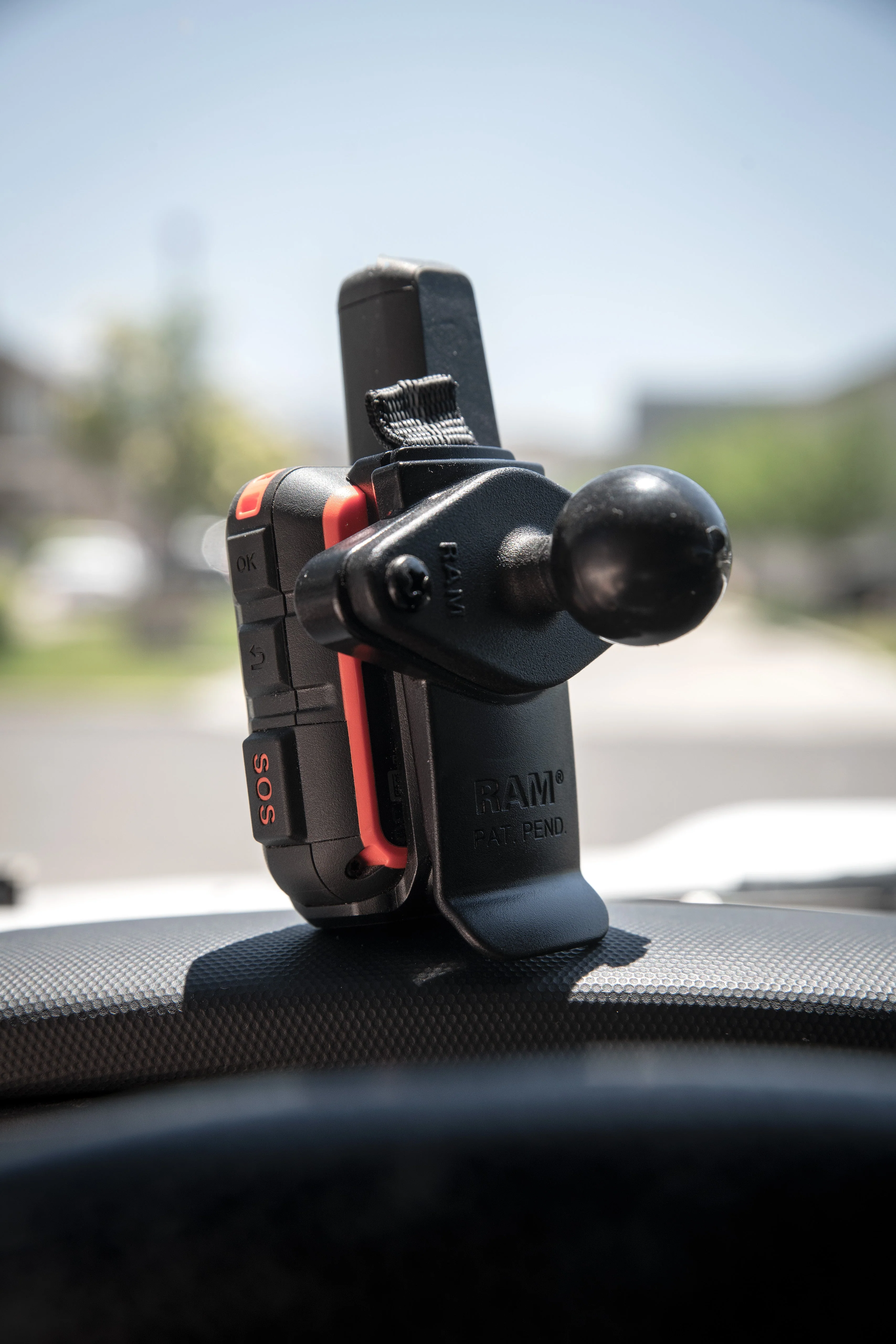 RAM Mounts Spine Clip Holder with Ball For Garmin Handheld Devices - Image 13