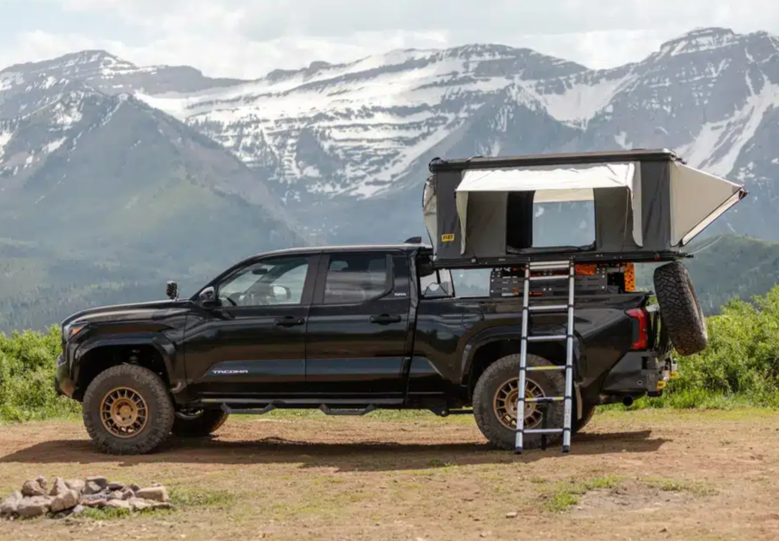 Smittybilt Overlander Aluminum Hard Shell Rooftop Tent - Image 3