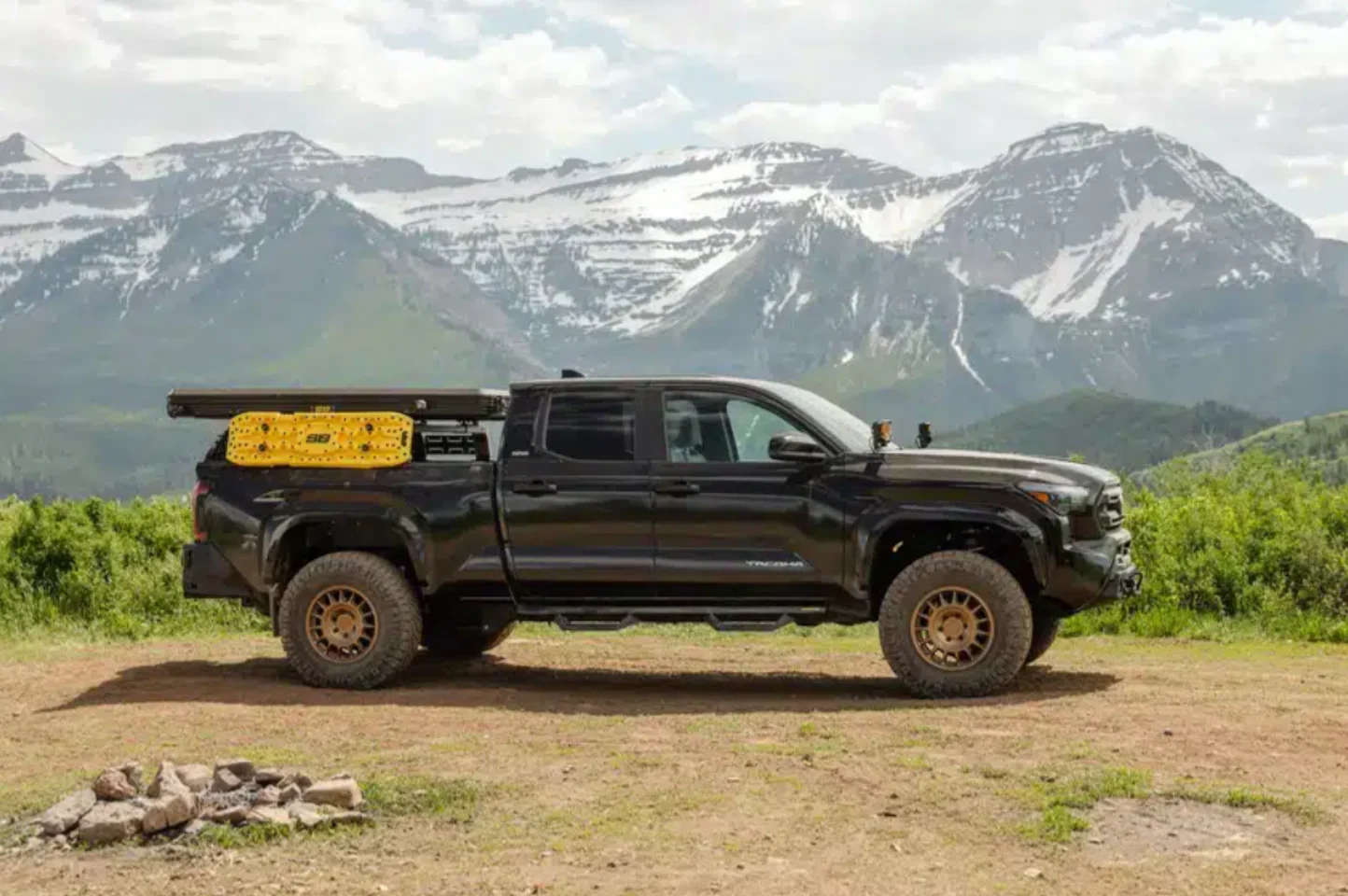 Smittybilt Overlander Aluminum Hard Shell Rooftop Tent - Image 4