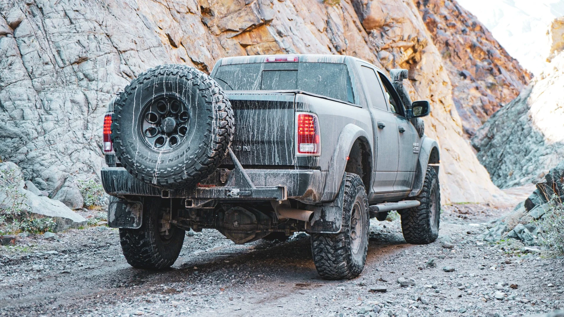 RIG'd UltraSwing® Mega-Fit Spare Tire Hitch Mount - Image 20