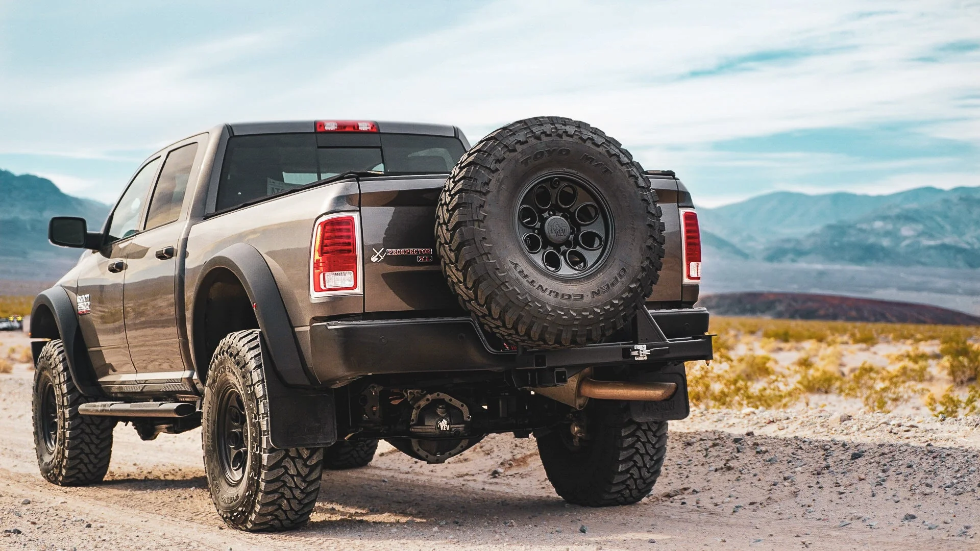 RIG'd UltraSwing® Mega-Fit Spare Tire Hitch Mount - Image 9