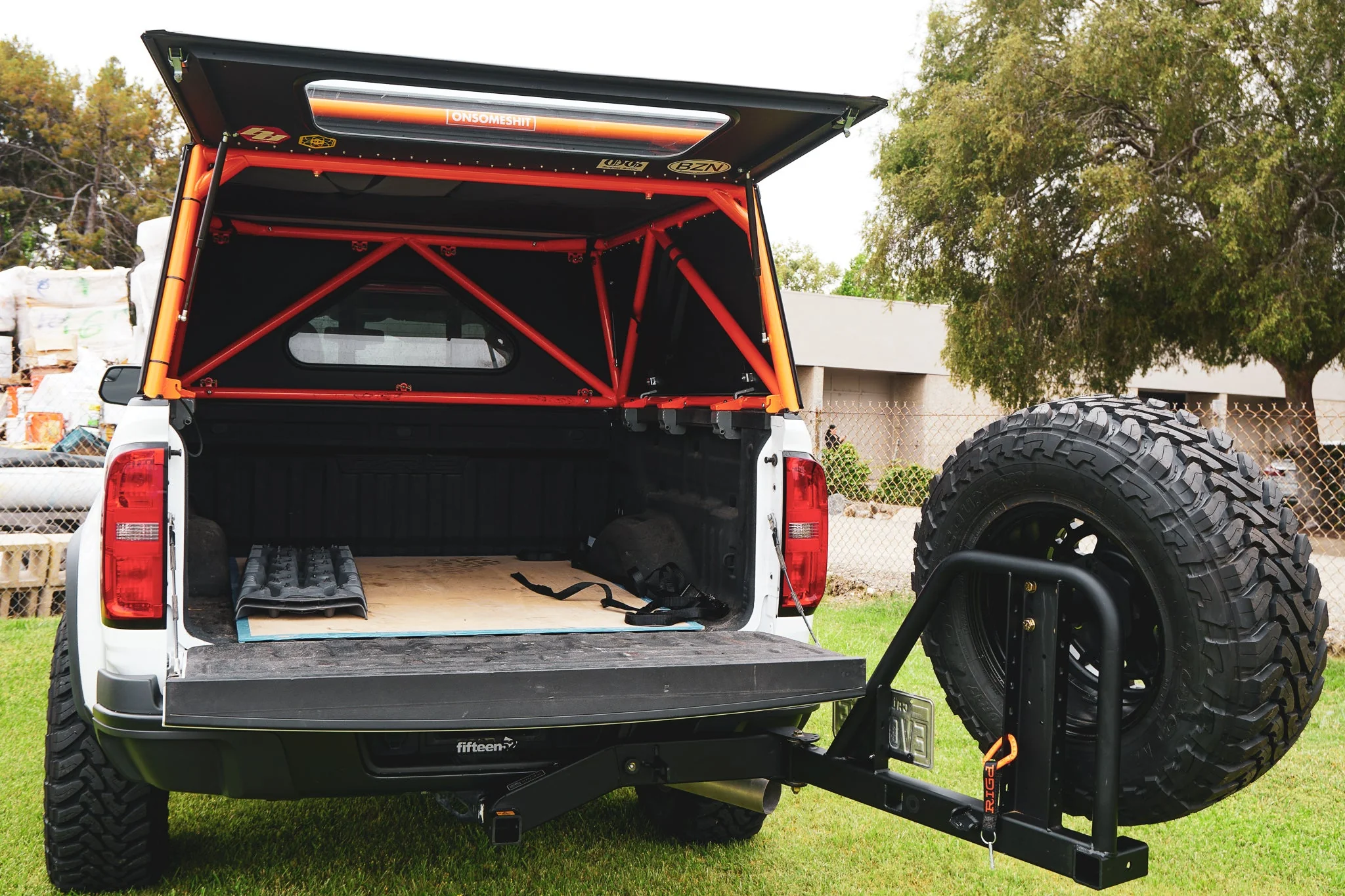 RIG'd UltraSwing™ Multi-Fit Spare Tire Hitch Mount - Image 14