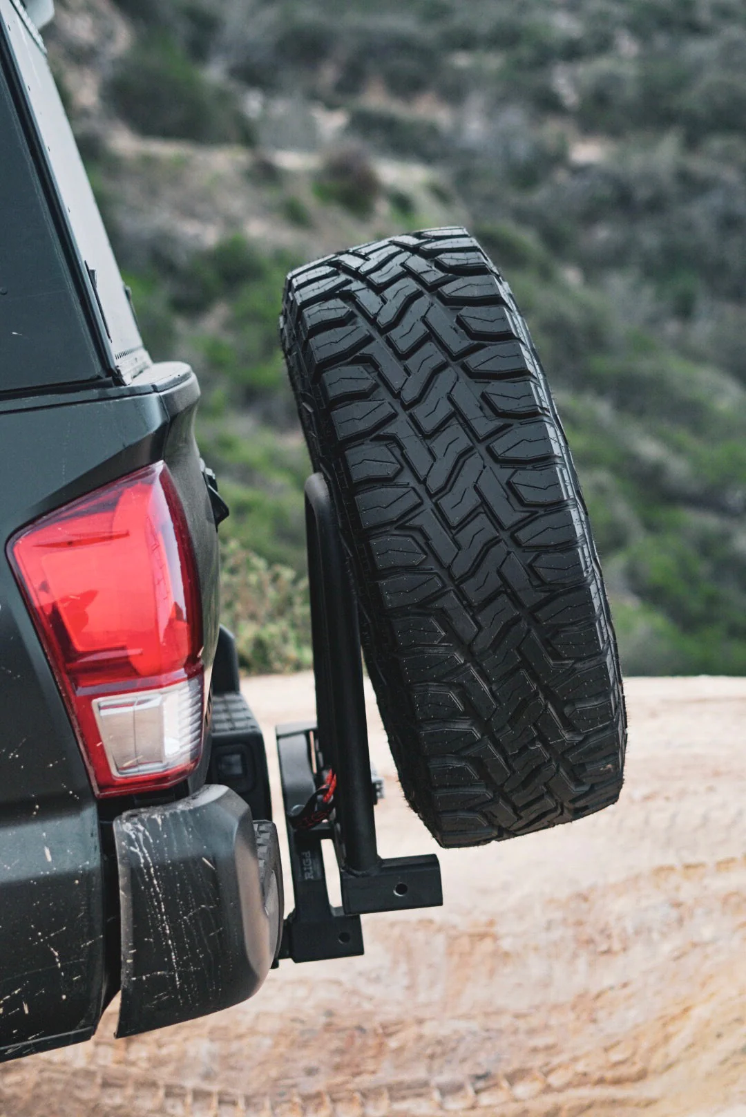 RIG'd UltraSwing™ Multi-Fit Spare Tire Hitch Mount - Image 17