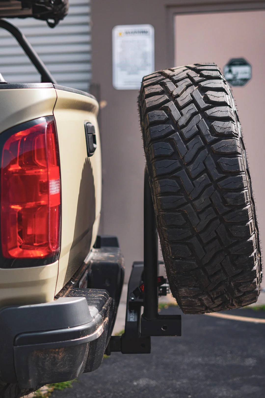 RIG'd UltraSwing™ Multi-Fit Spare Tire Hitch Mount - Image 22
