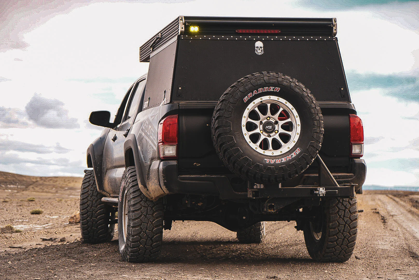 RIG'd UltraSwing™ Multi-Fit Spare Tire Hitch Mount - Image 35