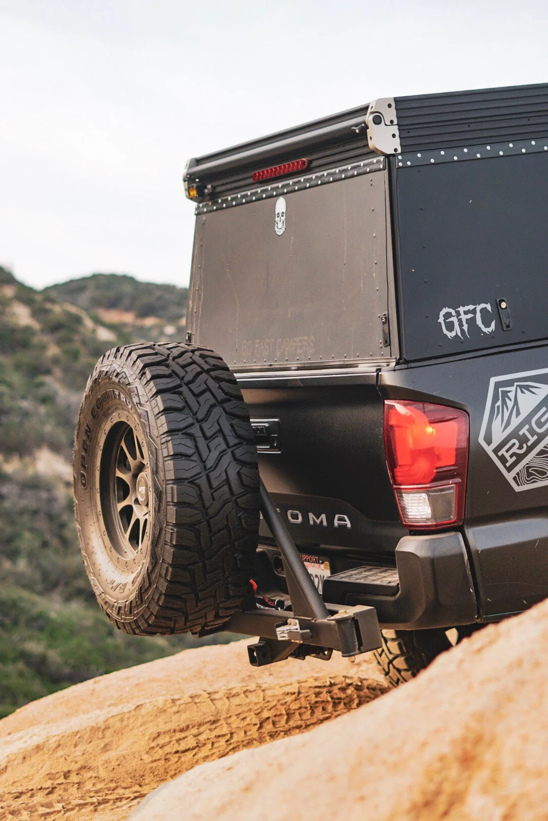 RIG'd UltraSwing™ Multi-Fit Spare Tire Hitch Mount - Image 9