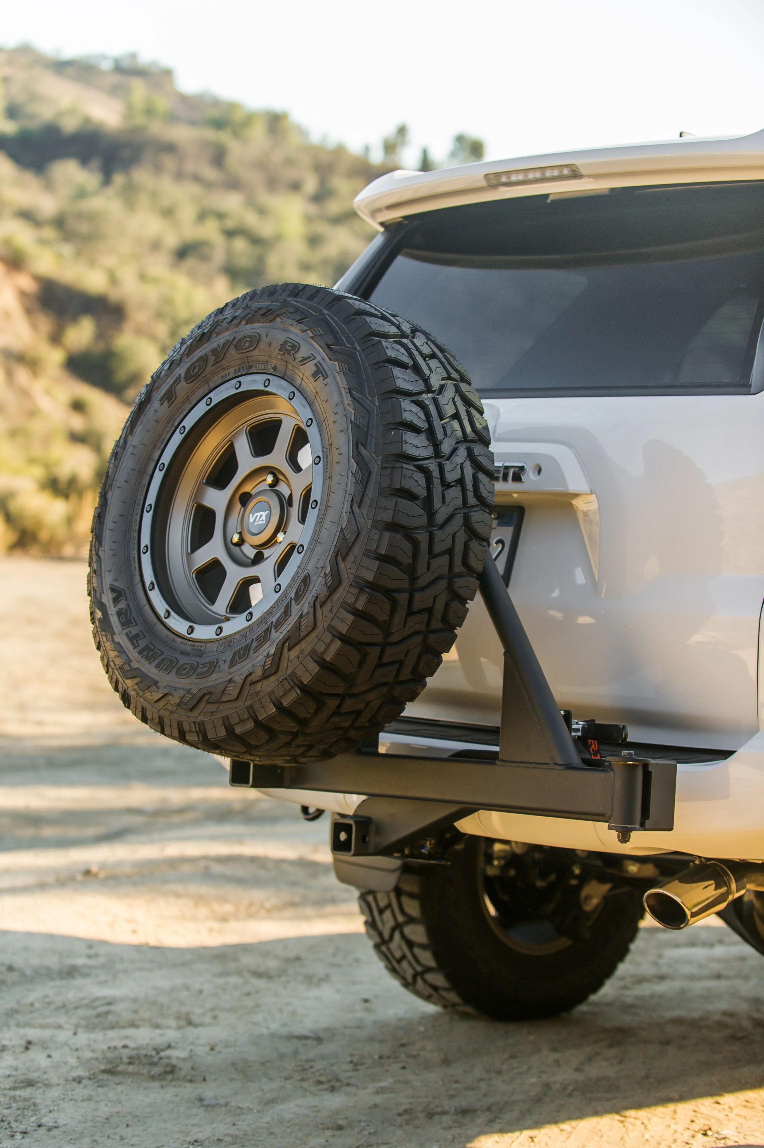 RIG'd UltraSwing® Short-Fit Spare Tire Hitch Mount - Image 9